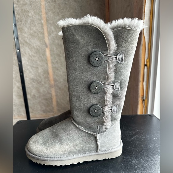 UGG Bailey Button Triplet Shearling Boots - Women’s size 6 - Picture 4 of 14